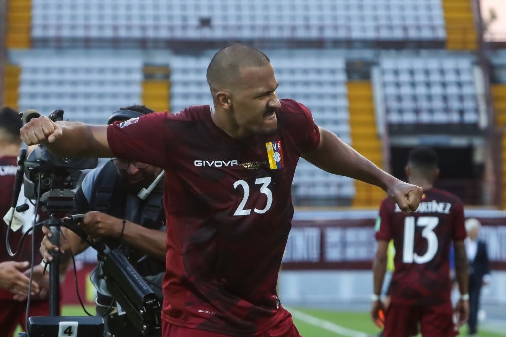 Salomón Rondón, autor de tres goles en la victoria de Venezuela sobre Bolivia 4-1