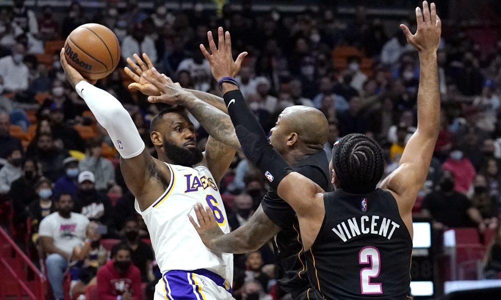 LeBron James y los Lakers cayeron en su visita a Miami