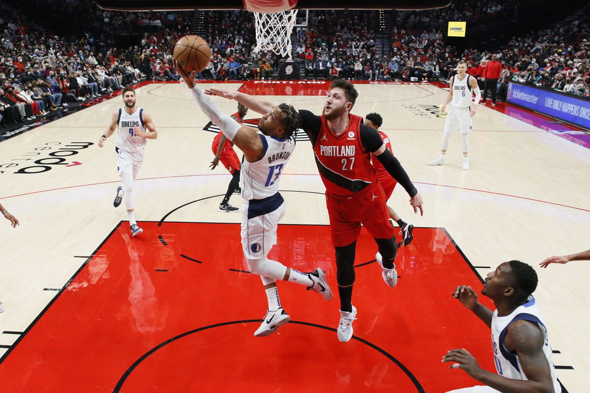 Dallas se recupera con victoria ante los Blazers