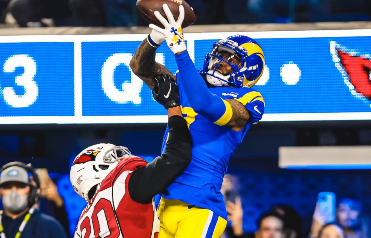 Los Ángeles Rams aplastaron a los Cardinals y se quedaron con el último boleto a la Ronda Divisional