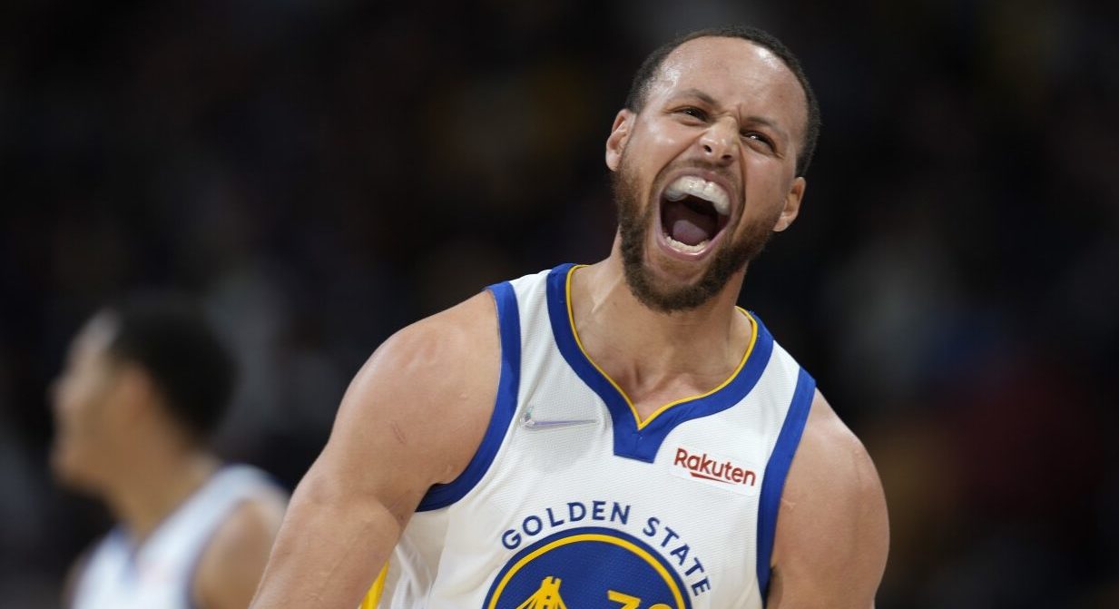 Curry y los Warriors asaltan el Ball Arena