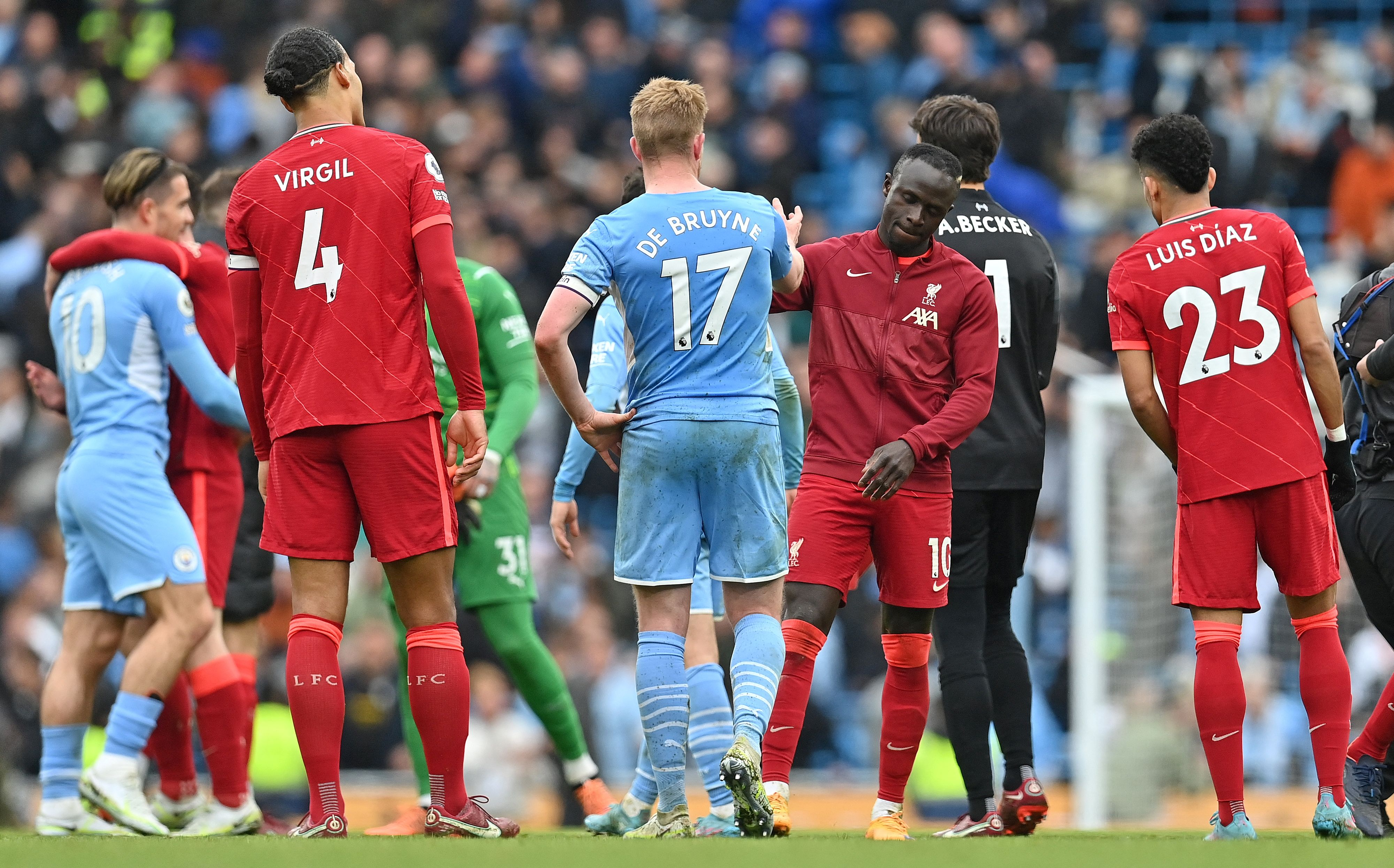 Premier League: Manchester City y Liverpool extienden la batalla hasta el final