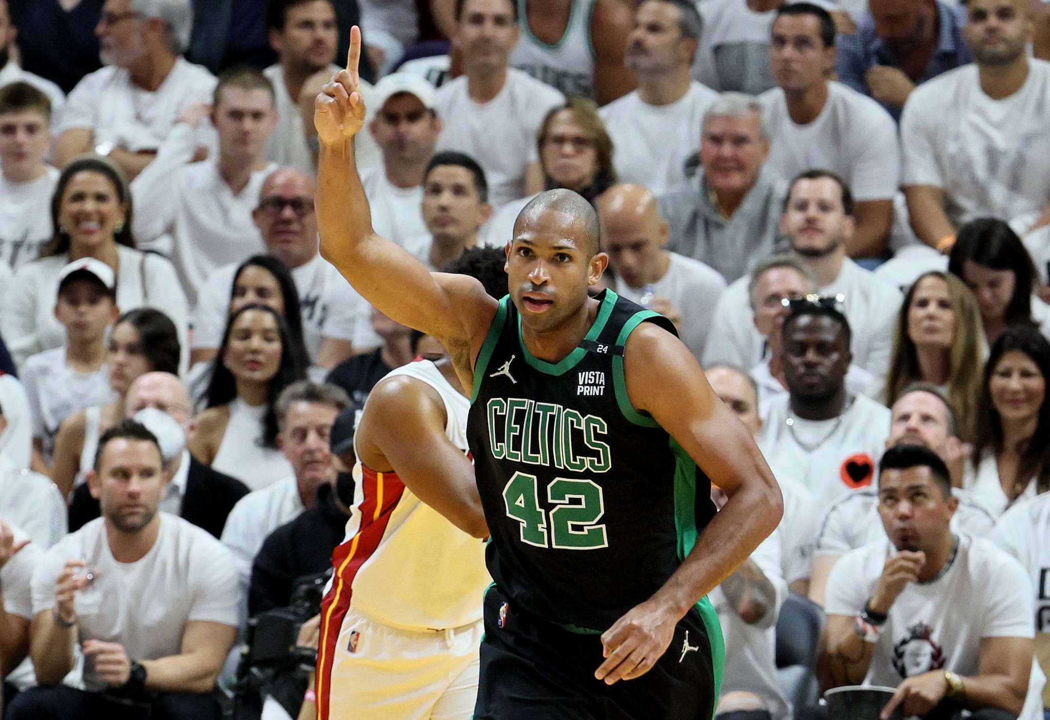 Ganaron Los Celtics y se ponen a una victoria de las finales de la NBA