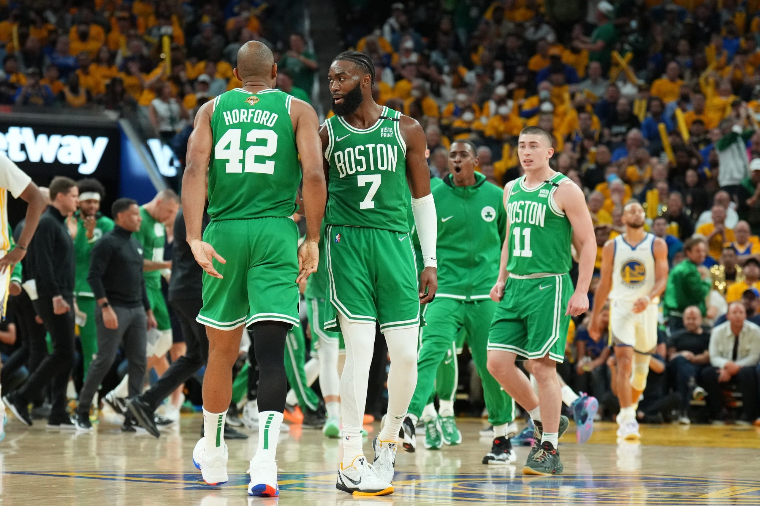 Al Horford lideró la lluvia de triples de Celtics, que ganó el Juego 1 de las Finales