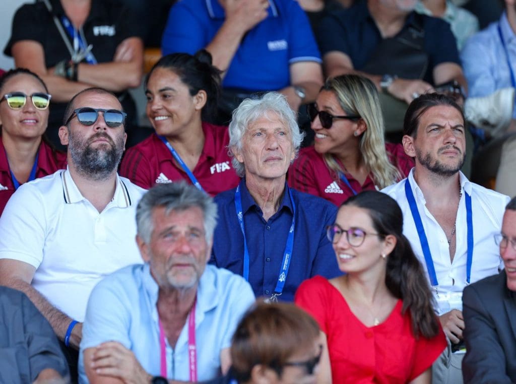 José Néstor Pékerman estuvo en la final acompañado por Pascual Lezcano, mánager de selecciones