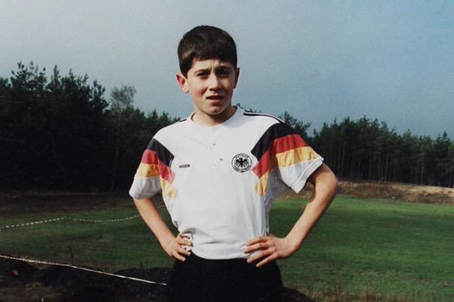 Robert Lewandowski en su niñez con la camiseta de Alemania