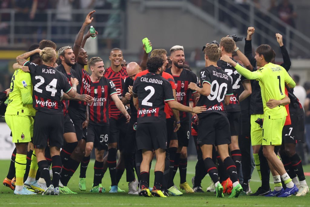 El festejo del Milan tras la victoria sobre Inter