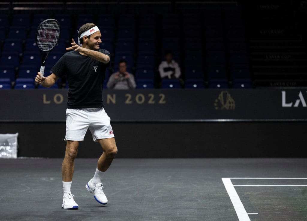 Roger Federer entrenando en Londres para la Laver Cup.