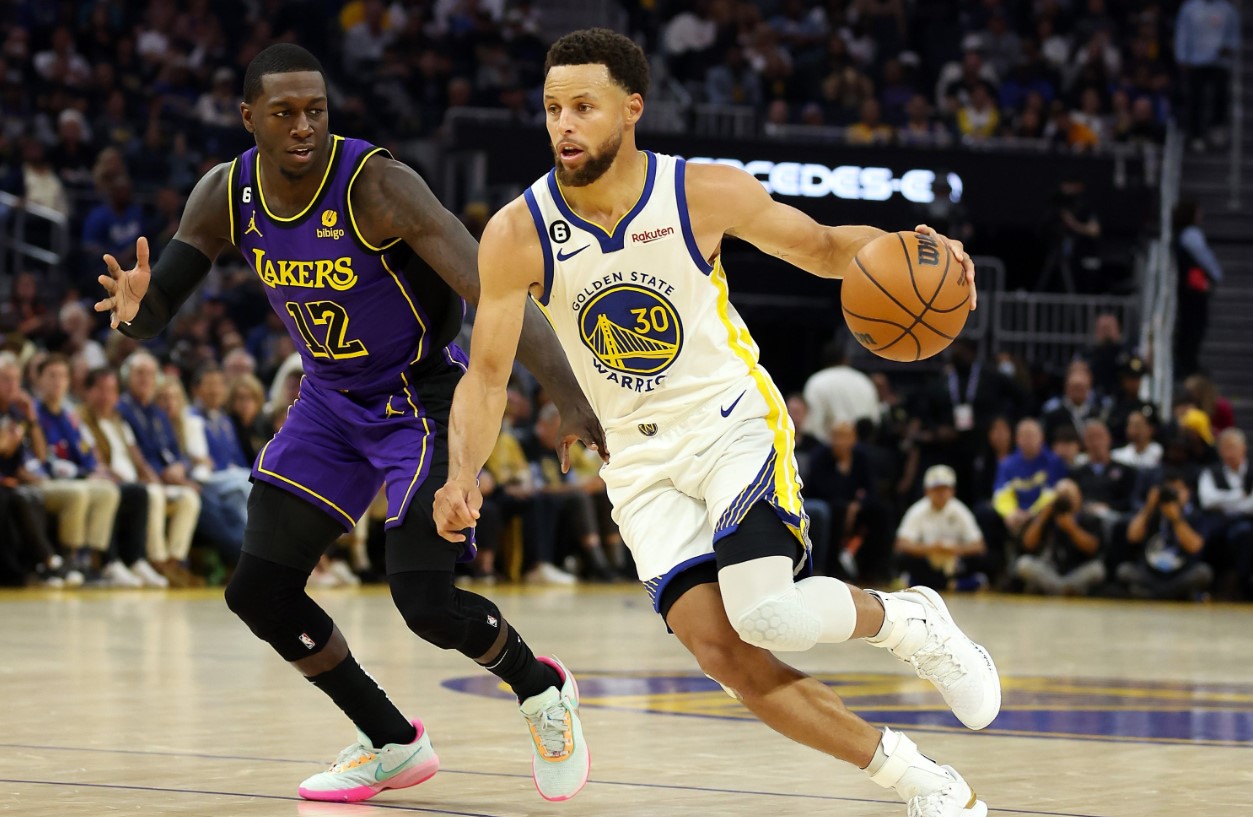 Stephen Curry no se apaga: 33 puntos en la victoria de Warriors sobre Lakers