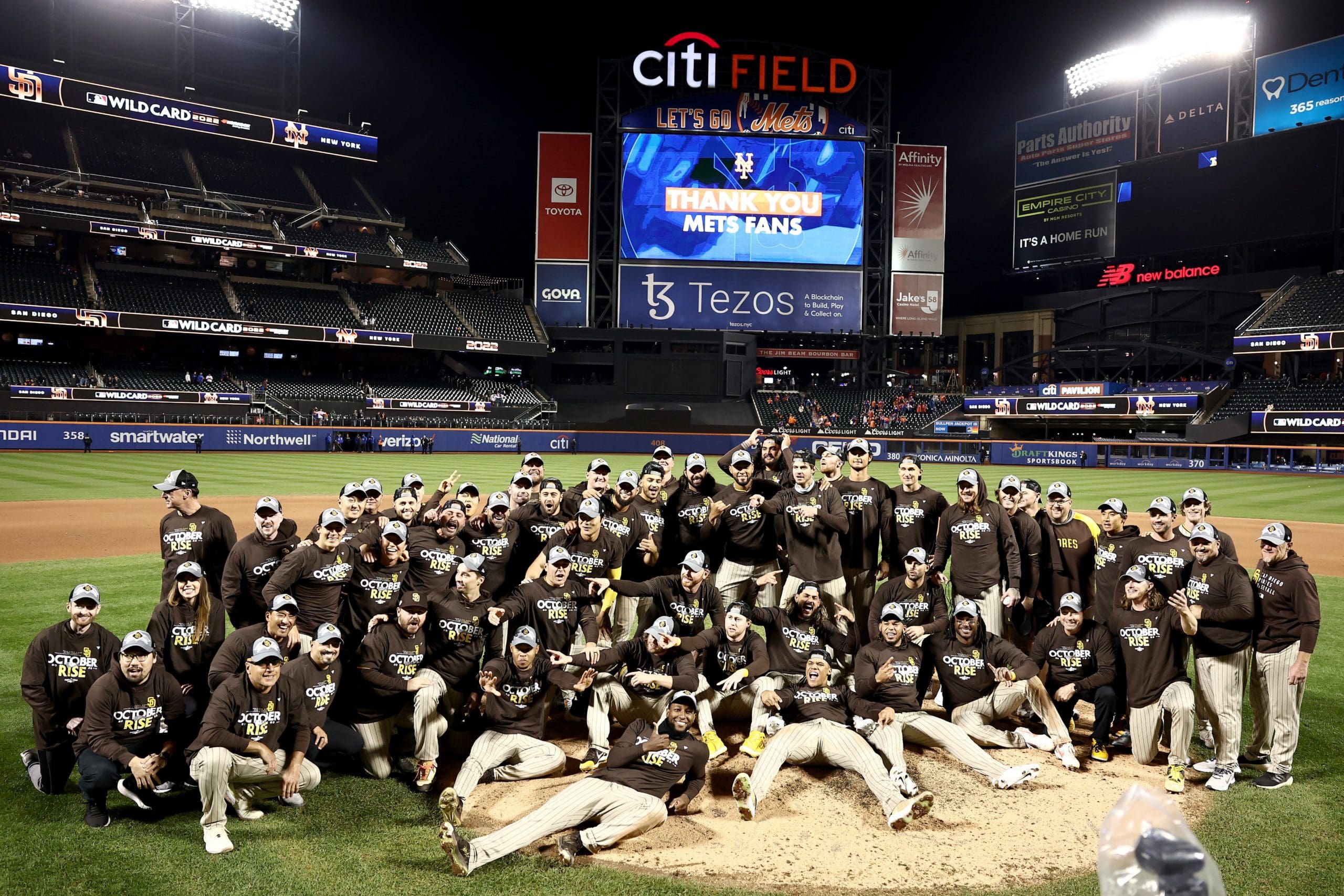 Padres gana y avanza a la serie divisional