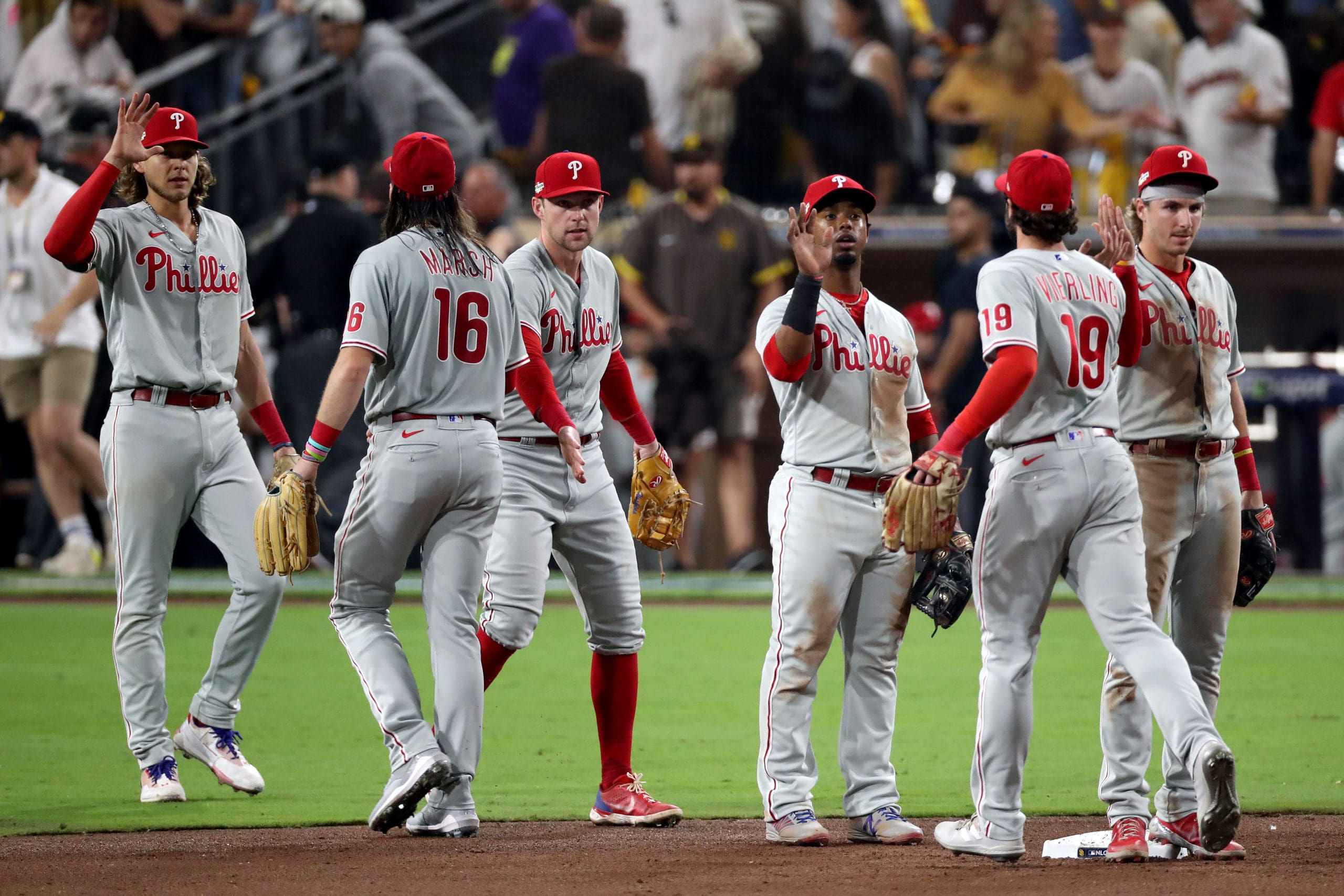 A base de poder, Phillies se adelanta en la NLCS