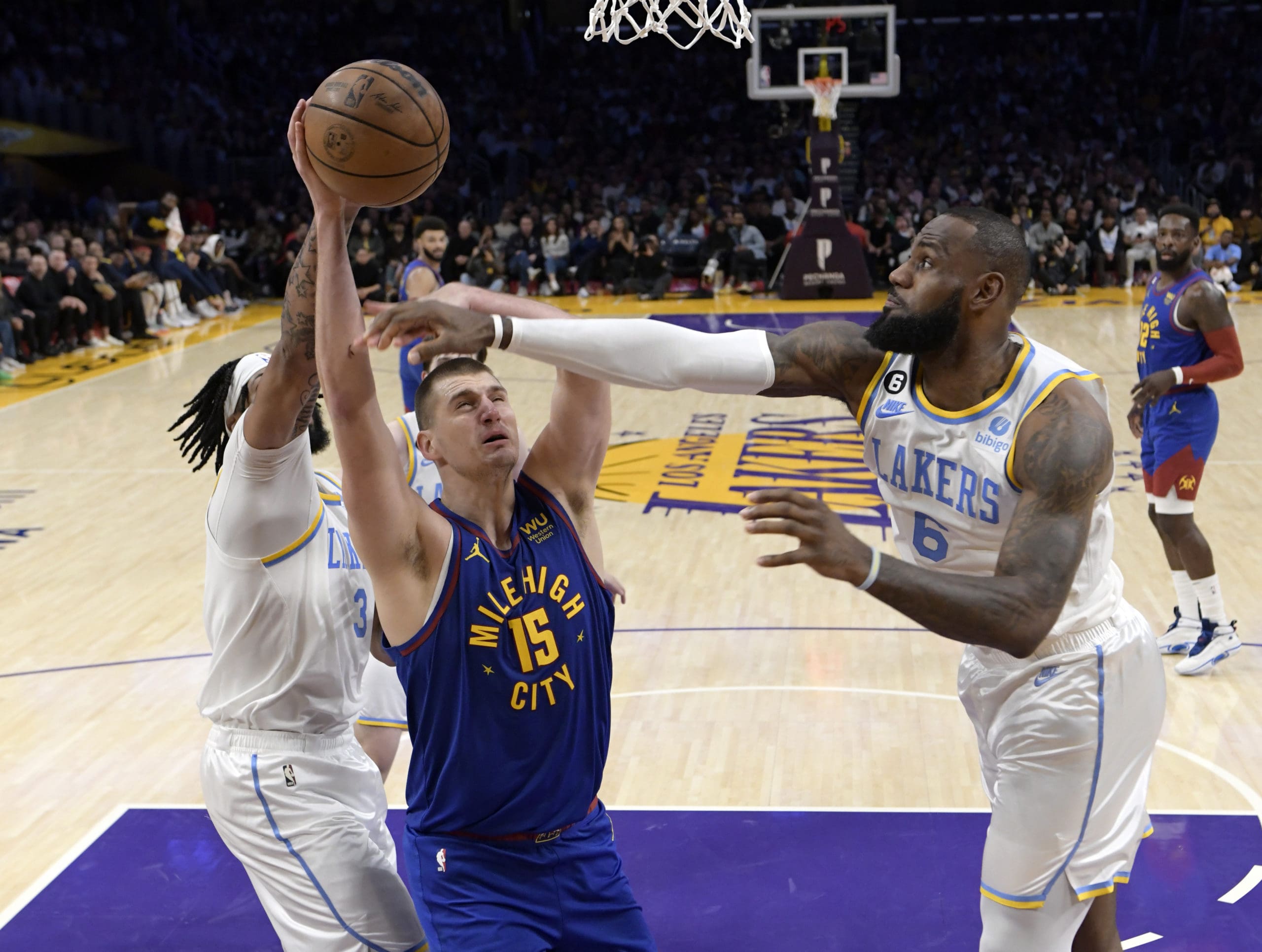 Seis juegos después, Los Ángeles Lakers lograron su primera victoria de la campaña