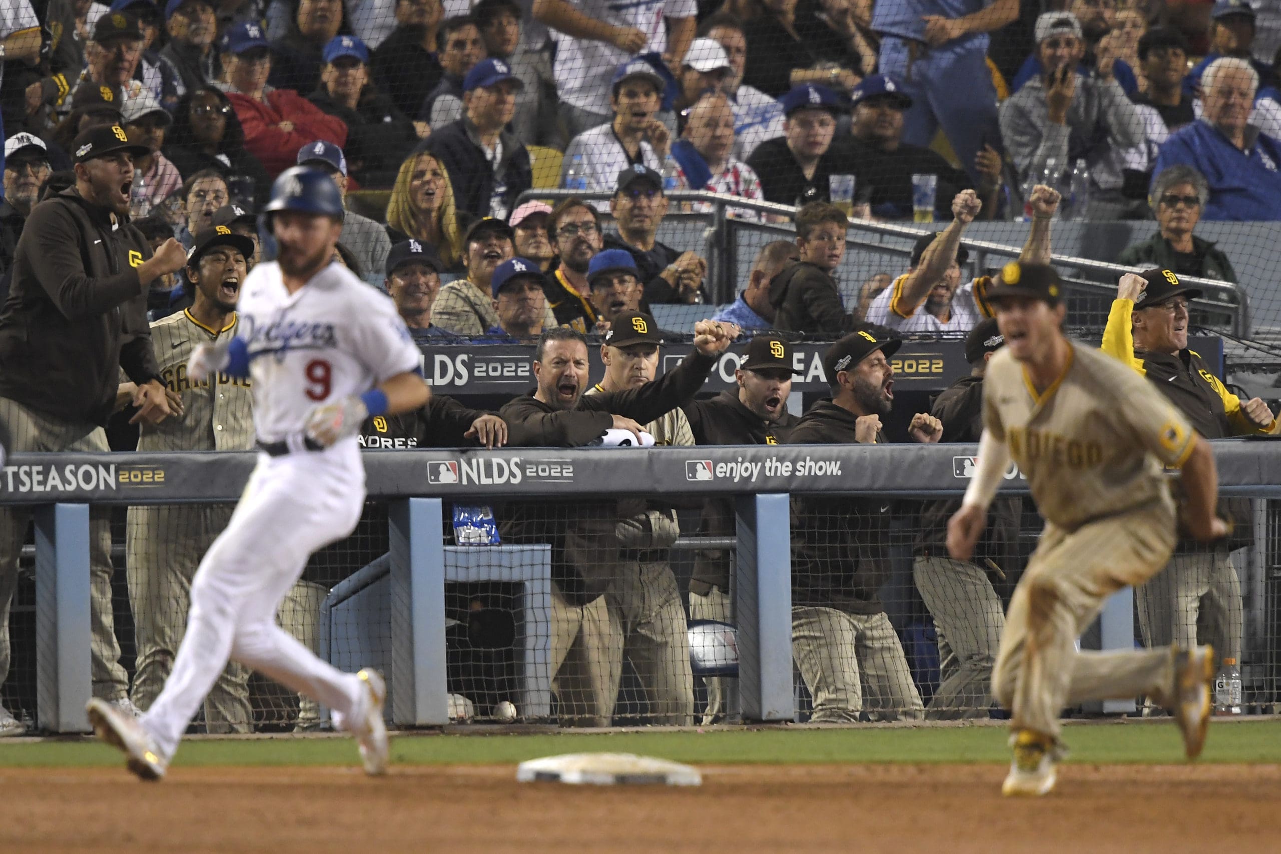 Padres vence a Dodgers para empatar la serie