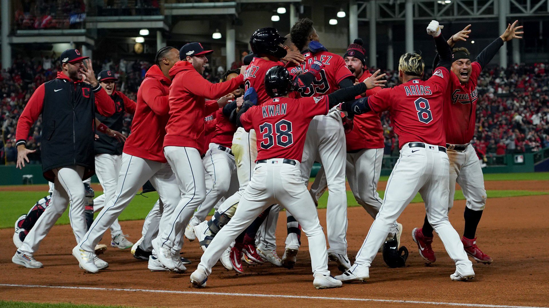 Los Guardianes están a un partido de la Serie de Campeonato