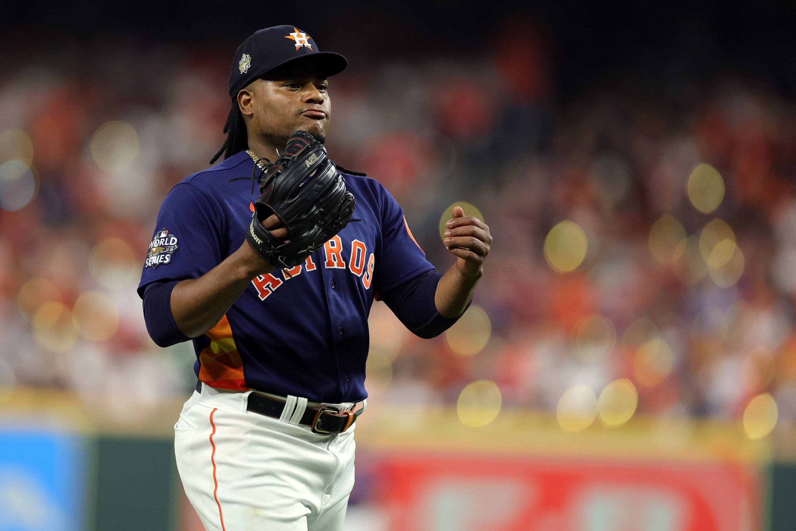 Astros vence a Phillies y empata la Serie Mundial