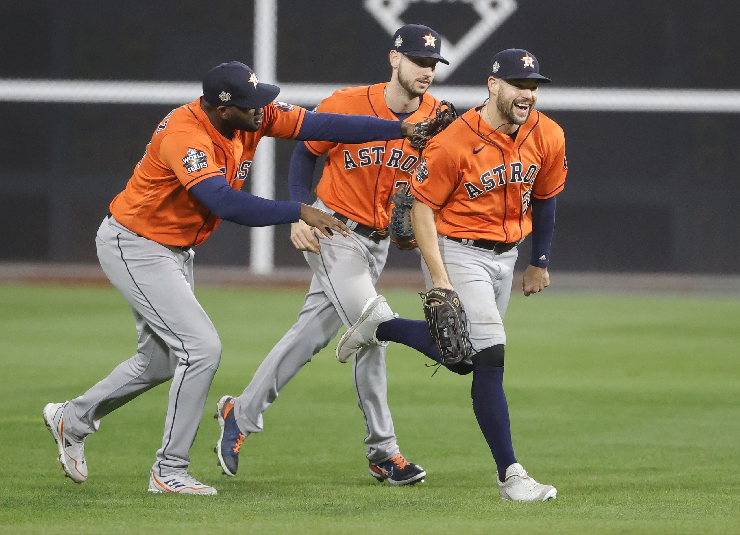 Los Astros vencen a Phillies y ponen la Serie Mundial a tiro