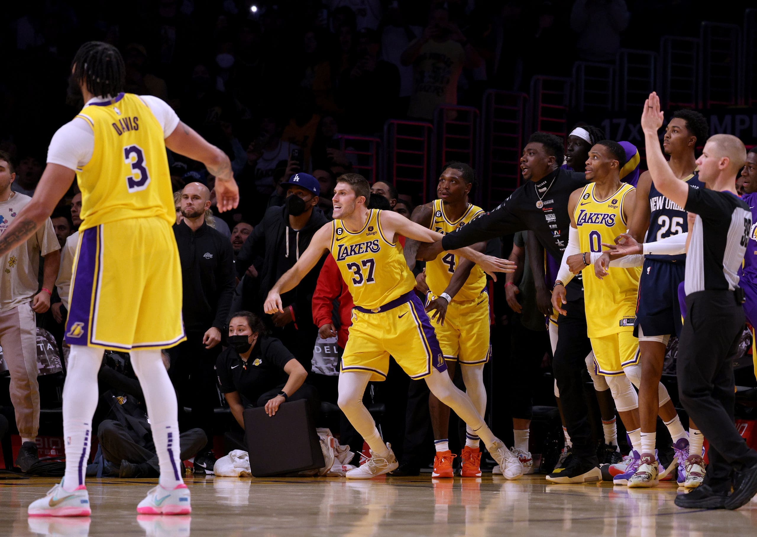 Los Ángeles Lakers volvieron a ganar, esta vez con Lonnie Walker IV y Matt Ryan como figuras