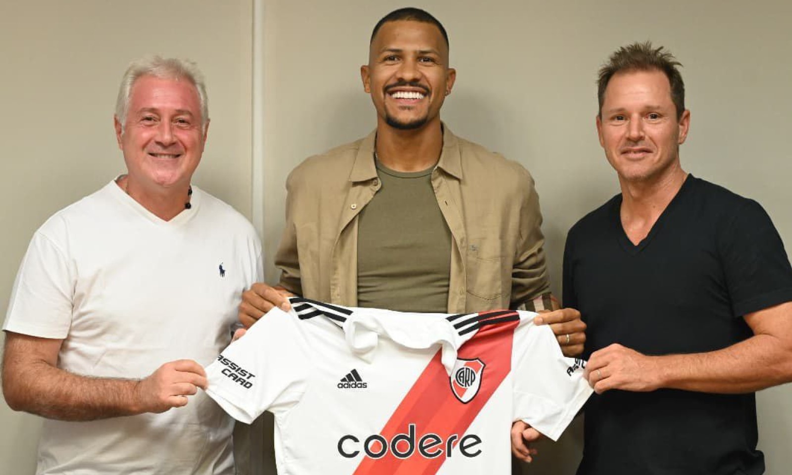 Salomón Rondón, junto con Jorge Brito y Matías Patanian. Foto: River Plate