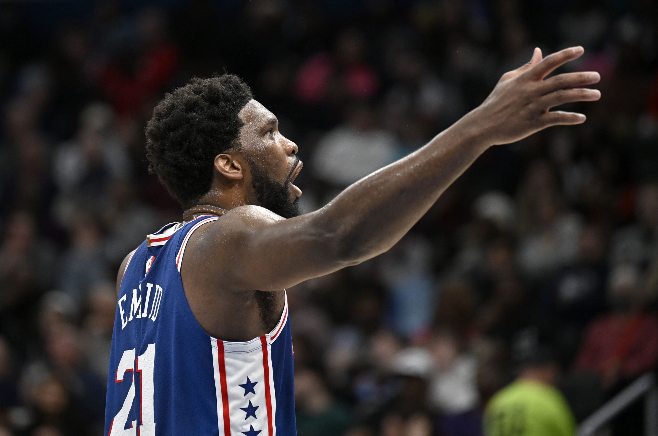 En un emocionante duelo, los 76ers vencen a los Jazz