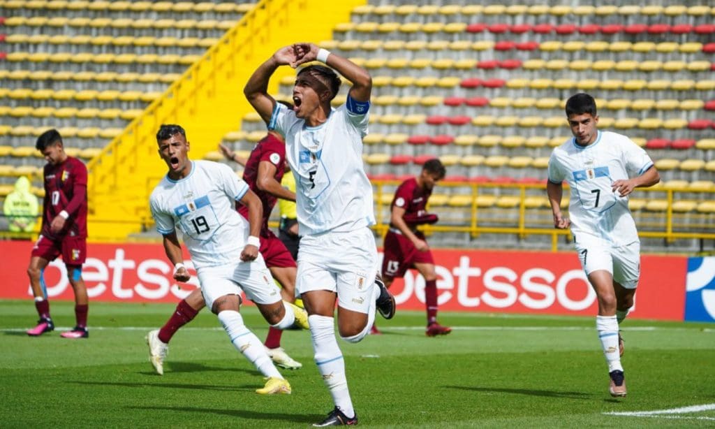 Fabricio Díaz anotó por Uruguay ante Venezuela.