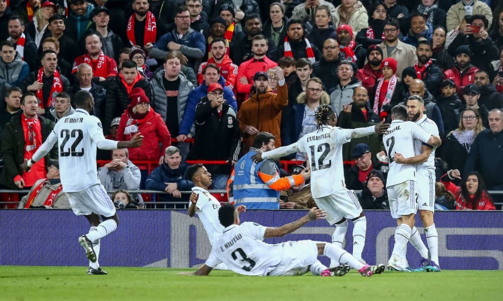 Real Madrid destrozó al Liverpool en Anfield