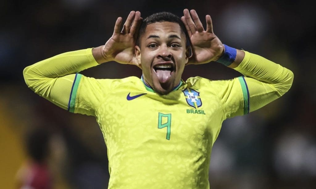 Vitor Roque, líder goleador de Brasil.