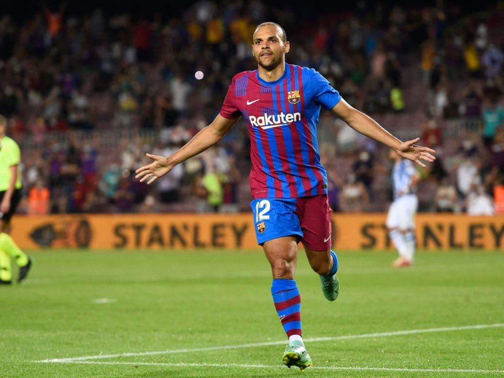 Braithwaite marcando un gol con el Barcelona.