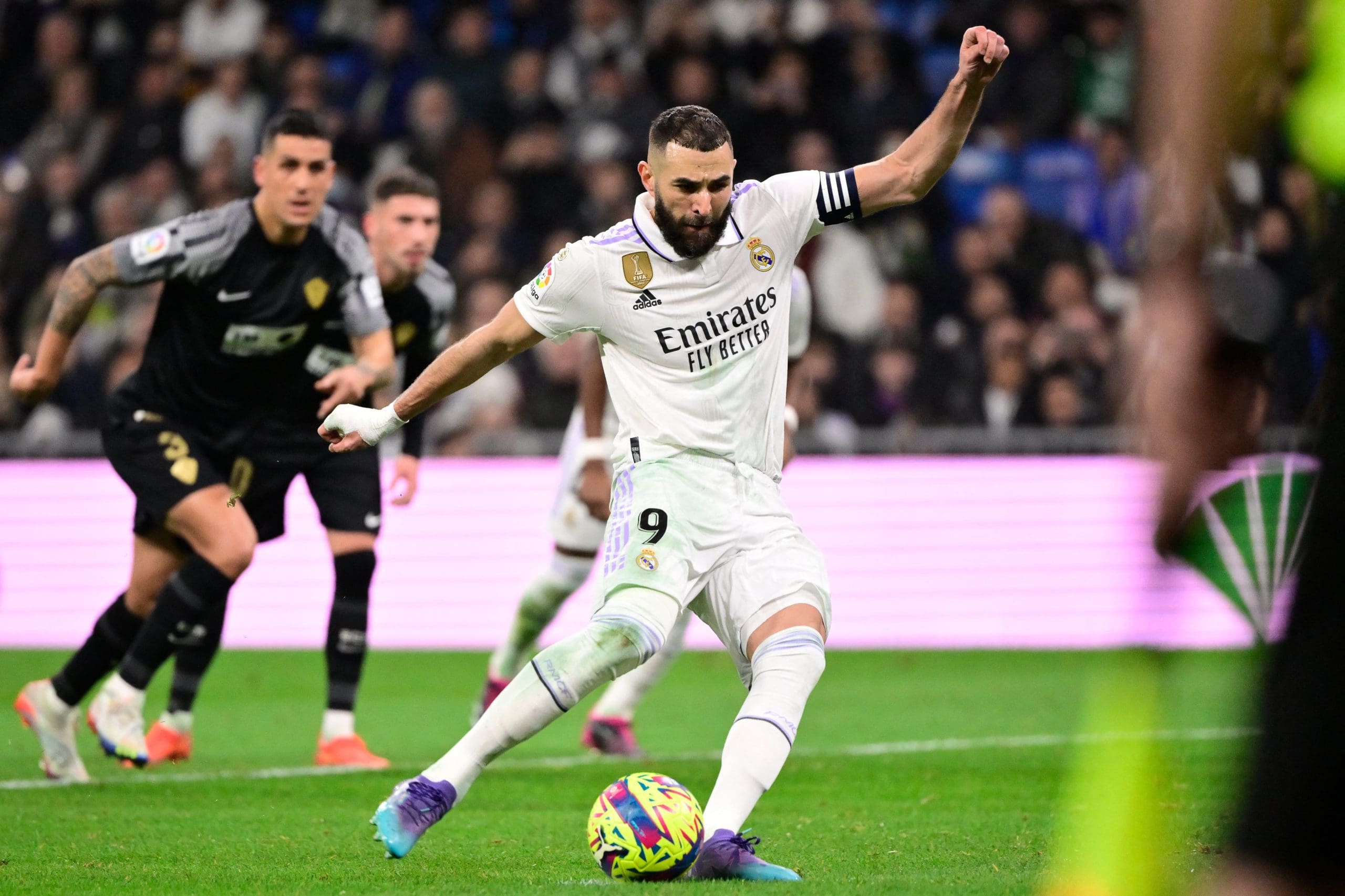 Benzema lidera goleada 4-0 del Real Madrid frente al Elche