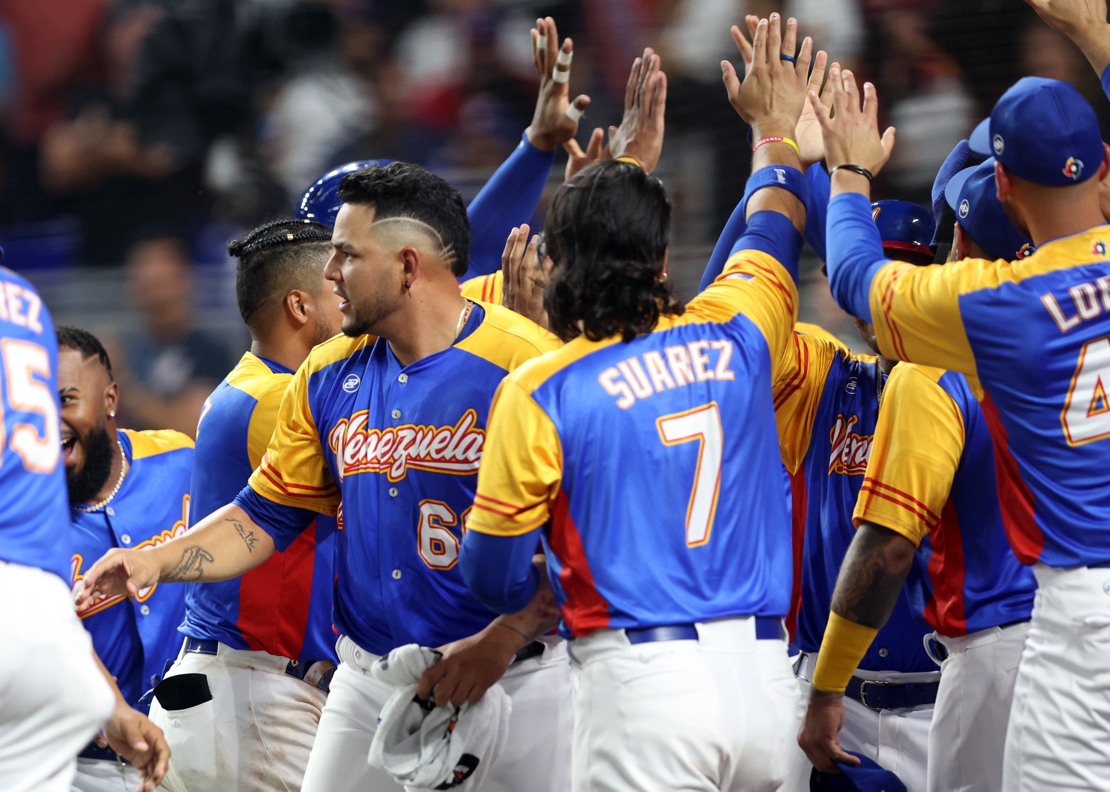 Venezuela se impuso a Dominicana y arrancó el Clásico Mundial con pie derecho