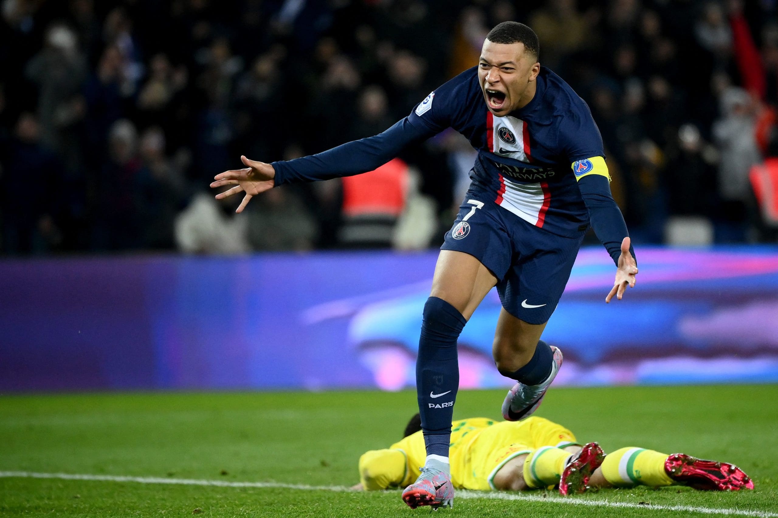 Kylian Mbappé se convierte en el goleador histórico del PSG en la victoria ante el Nantes