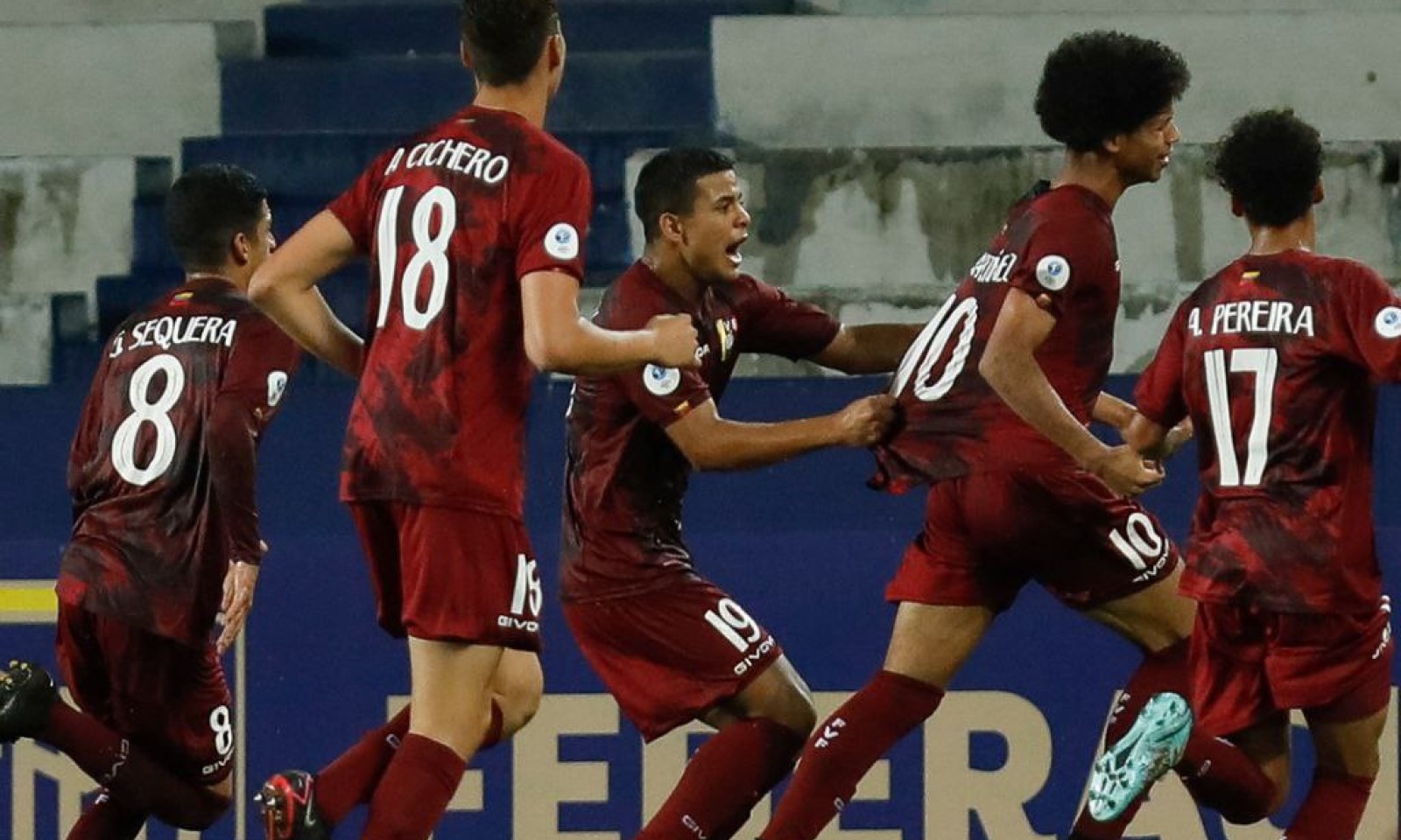 David Martínez cantó su golazo bajo la lluvia