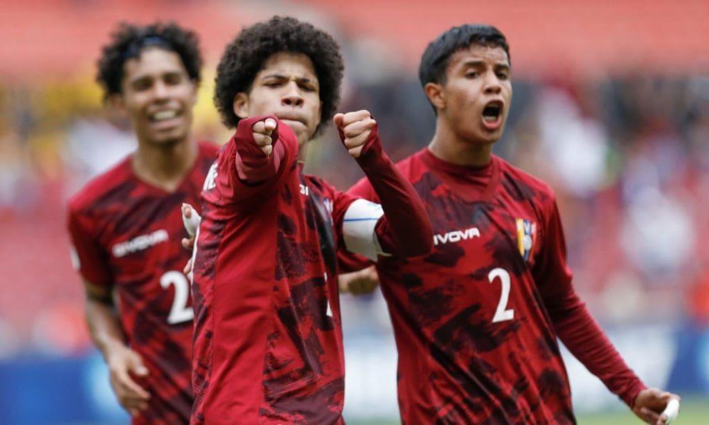 David Martínez volvió a ser el héroe de Venezuela en el Sudamericano sub 17. Foto: Conmebol.