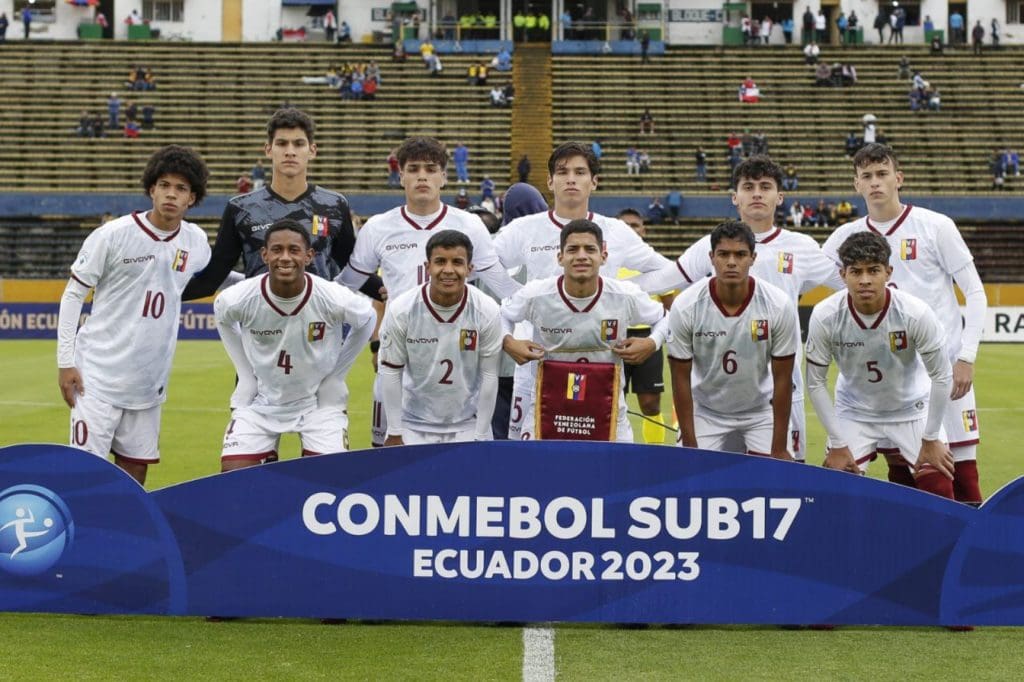 Venezuela antes de su compromiso contra Chile por el Hexagonal final del Sudamericano sub 17. Foto: Conmebol.