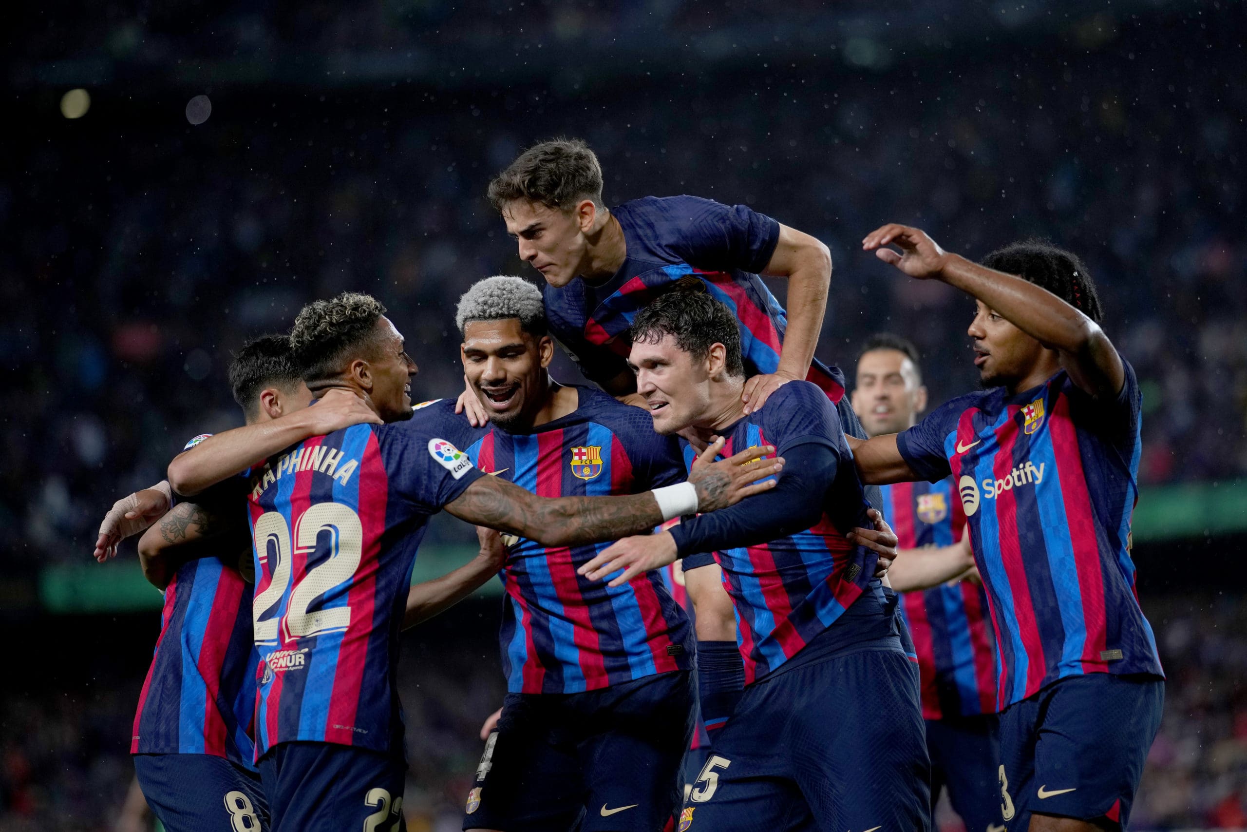 Barcelona goleó al Real Betis en casa y se acerca el campeonato de La Liga