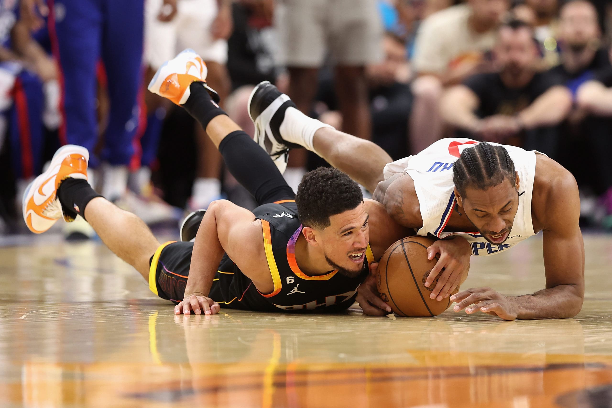 Clippers se mete a Phoenix para tomar ventaja en la serie ante Suns