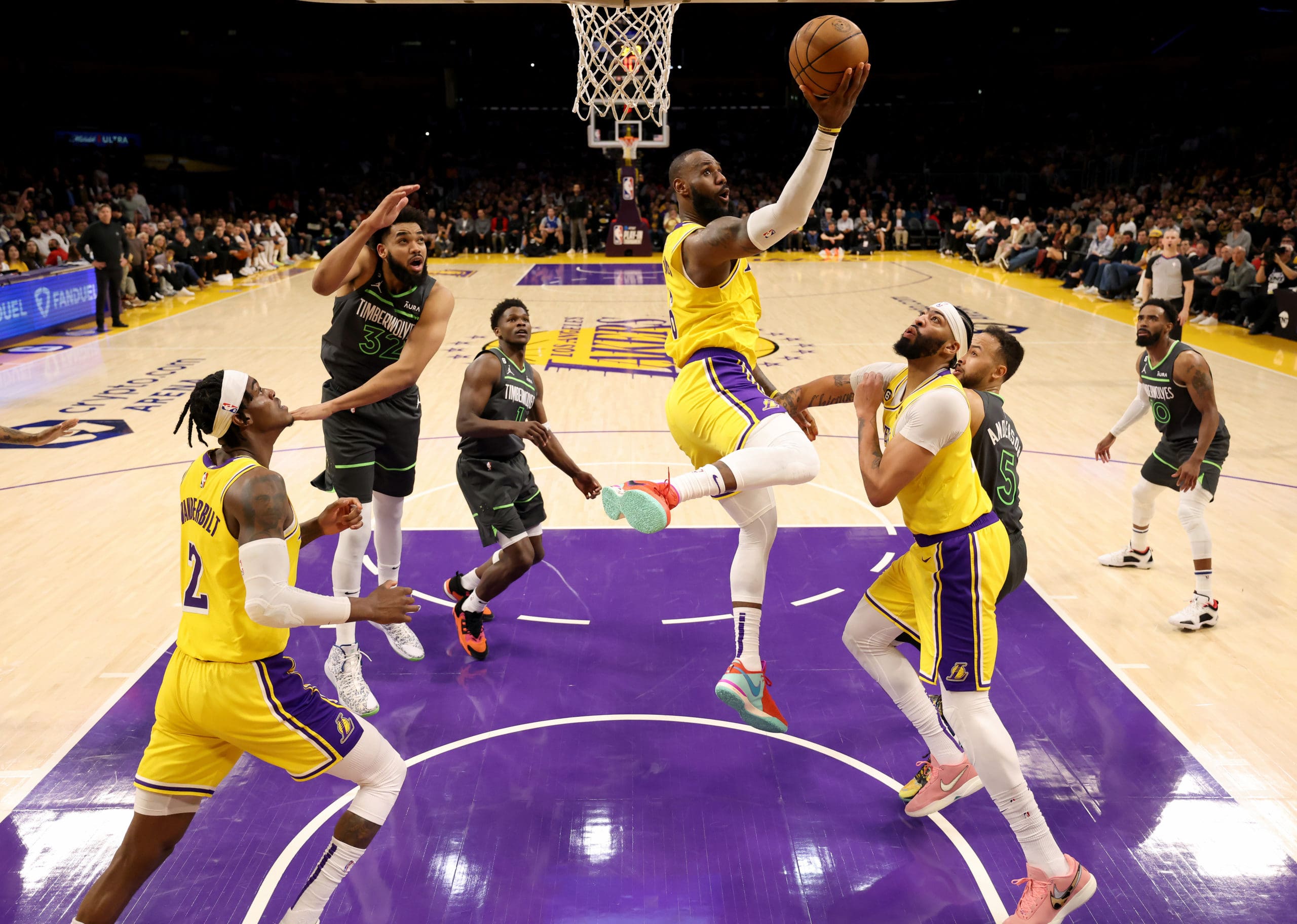 Lakers avanza a la primera ronda de los Playoffs: cinco puntos sobre el momento de Los Ángeles