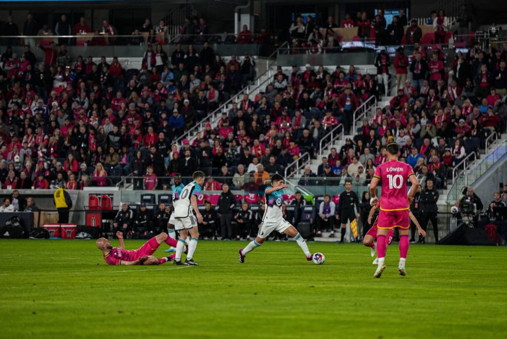 Will Trapp, jugador del Minnesota United fue clave en la mitad de la cancha.