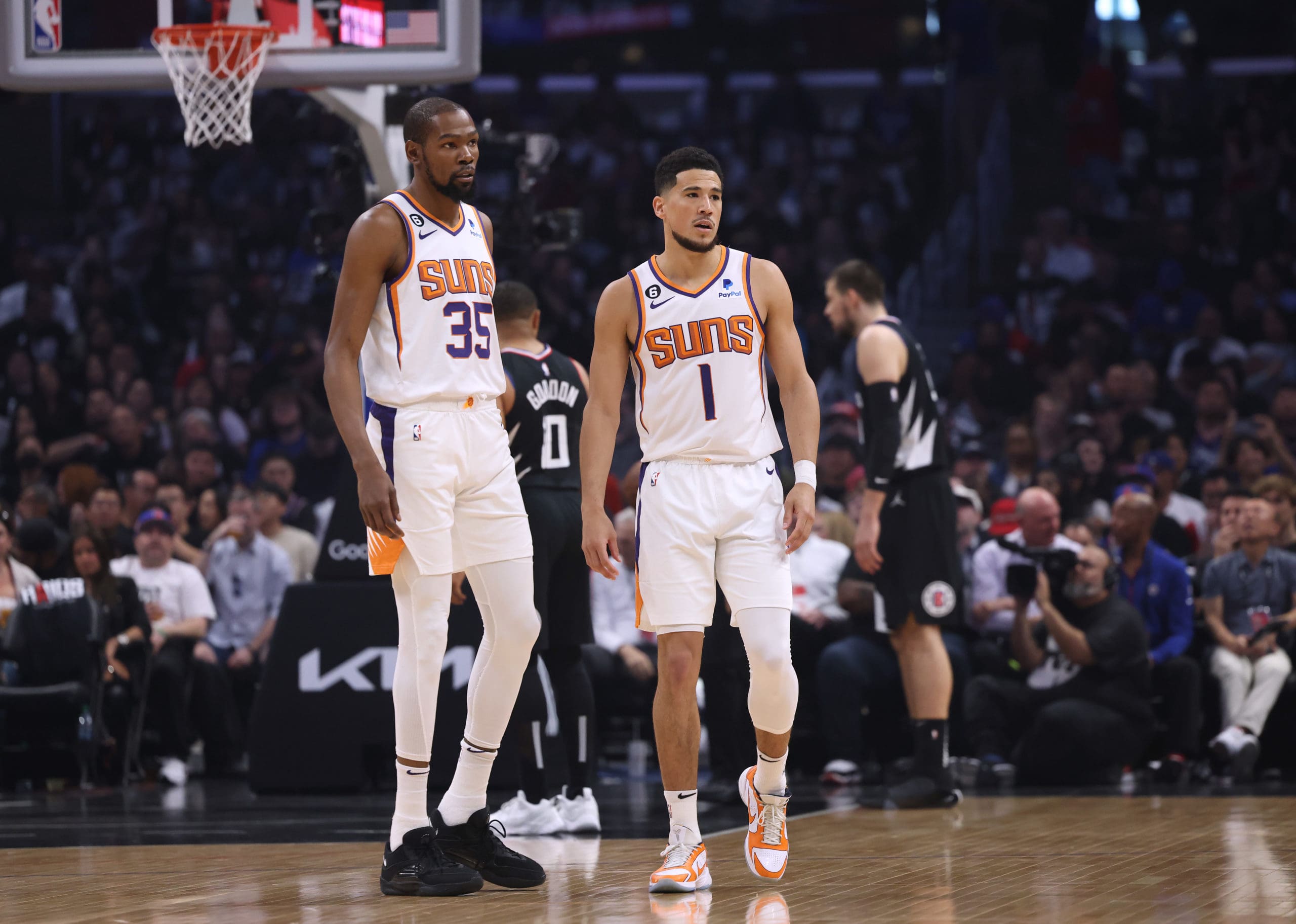 Los Suns le ponen la soga en el cuello a los Clippers