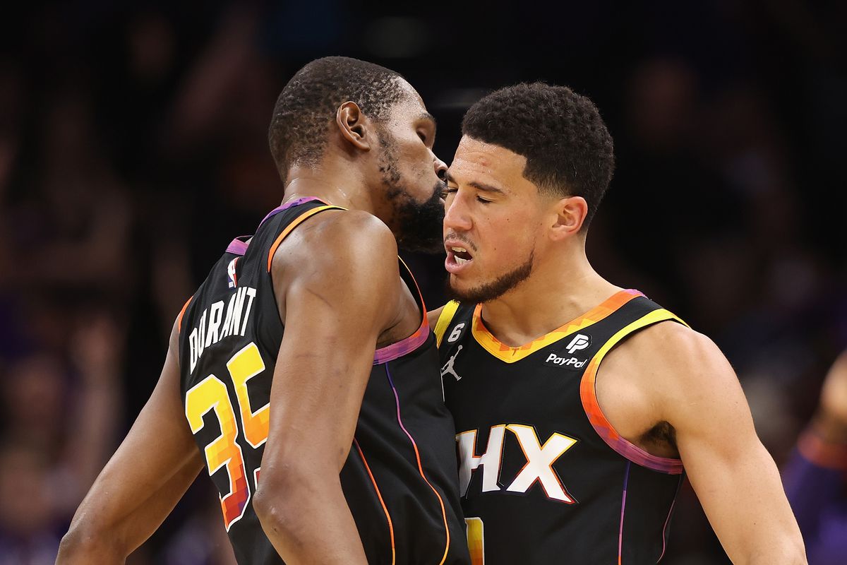 Los Suns empatan la serie después de una guerra entre Jokic y Booker