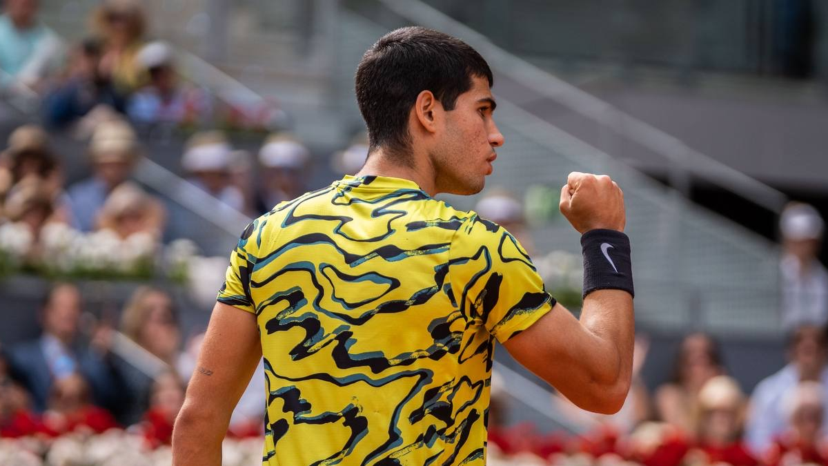 Alcaraz arrolló a Zverev y sigue brillando en Madrid