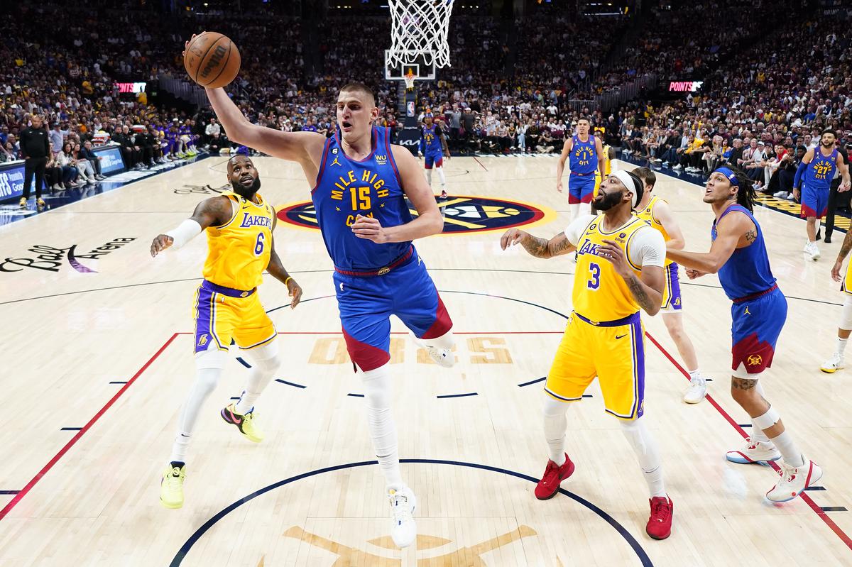 Los Nuggets noquean a los Lakers y se quedan con el Juego 1