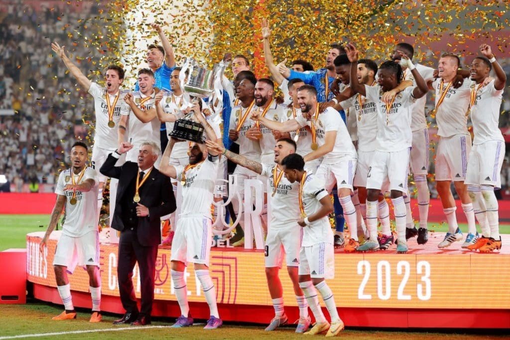 Real Madrid alza su Copa del Rey número 20.