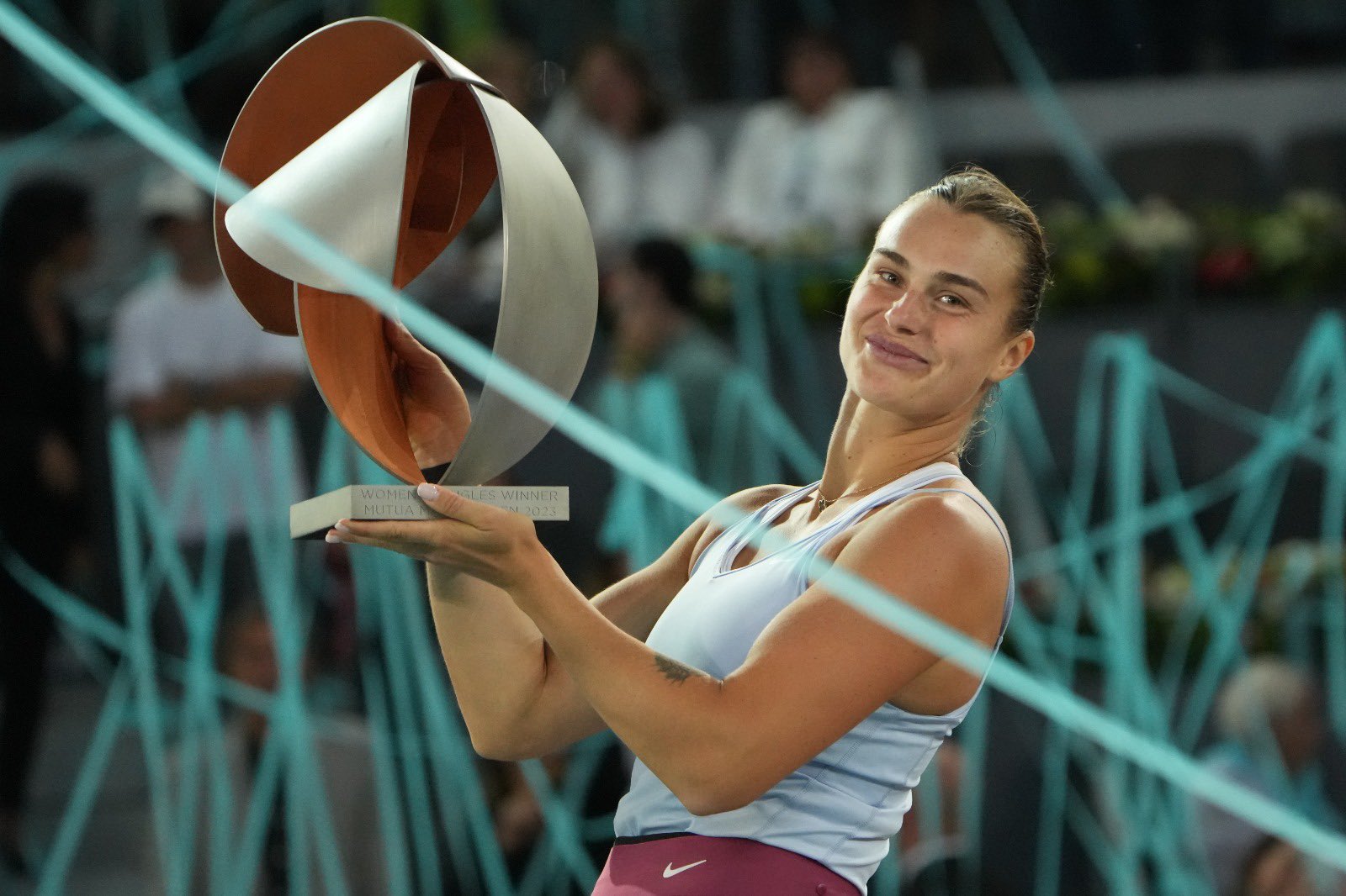 Sabalenka derrota a Swiatek y reina otra vez en Madrid en una final para el recuerdo