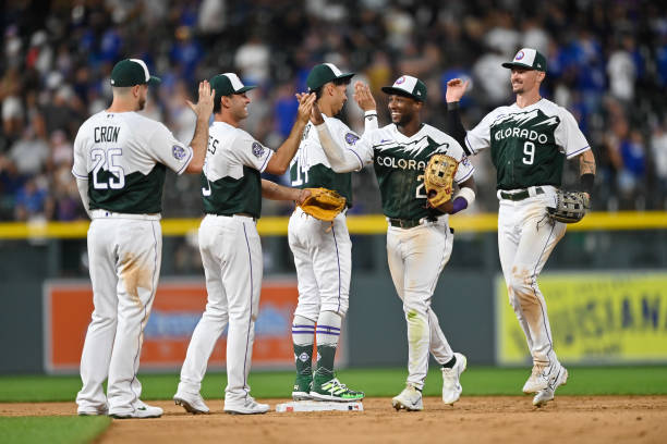 Después de la primera victoria del conjunto de Los Ángeles, los Rockies pudieron imponerse, después de un duelo de bateo, en el Coors Field.