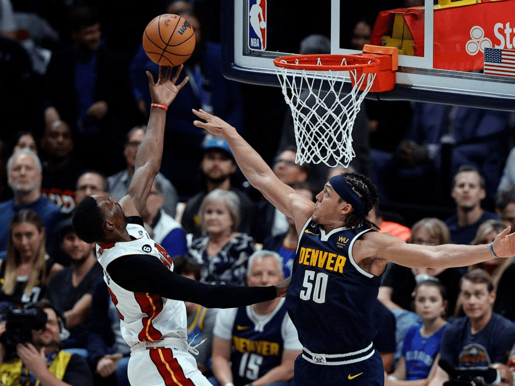 Es el primer partido que pierden los Nuggets en casa en estos Playoffs. Además, es el primer encuentro que gana Miami en Denver desde el 30 de noviembre de 2016.