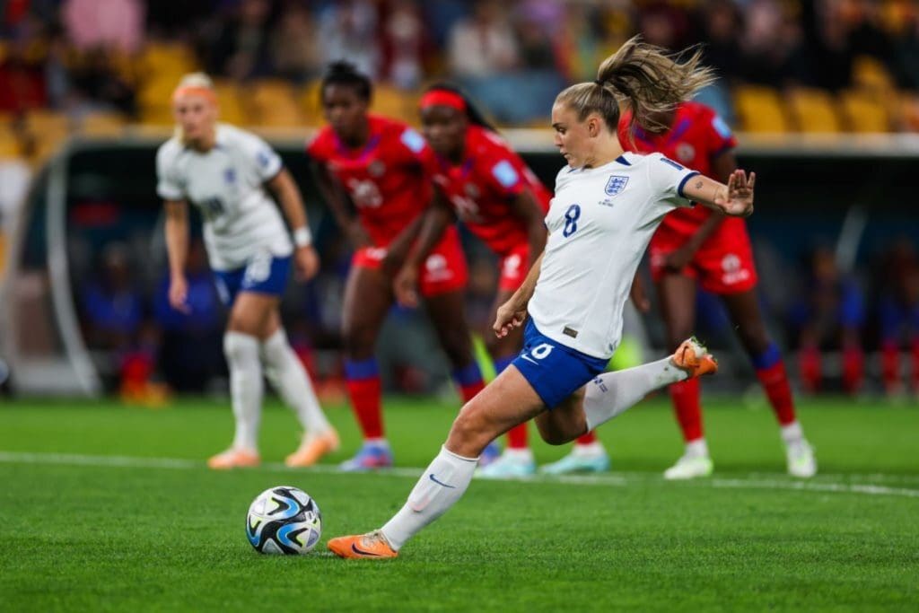 Stanway anotó el gol de Inglaterra ante Haití, de penal.