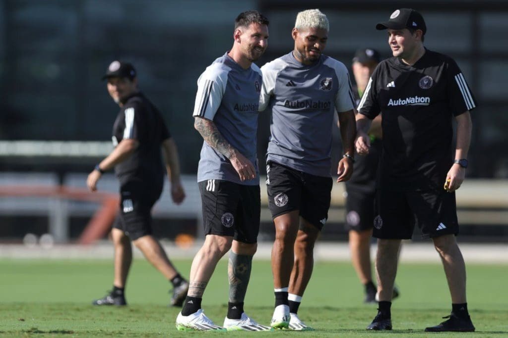 Lionel Messi y Josef Martínez en el primer entrenamiento del argentino con Inter Miami.