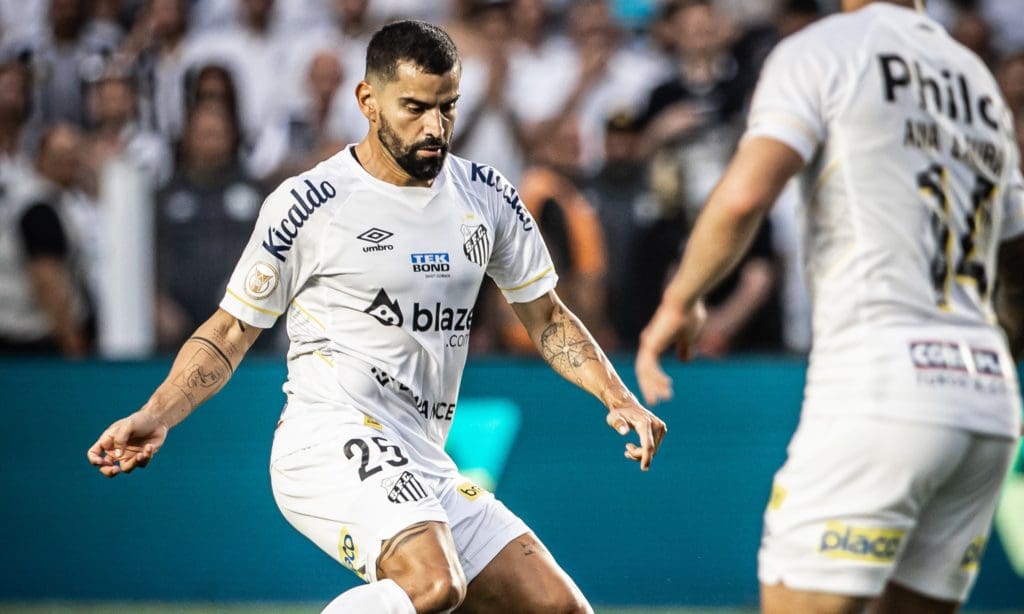 Tomás Rincón en su estreno con Santos.