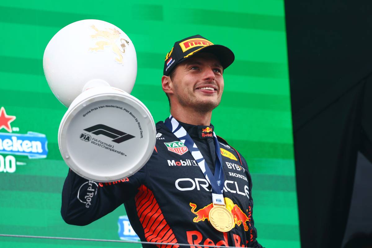 Verstappen se impone en casa tras una carrera pasada por agua