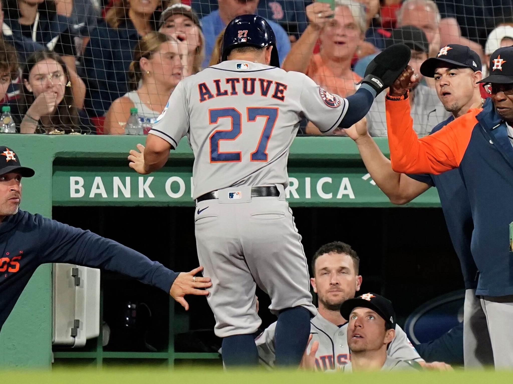 José Altuve bateó el ciclo ante Red Sox en Fenway Park